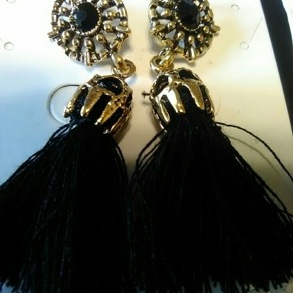Hot Ladies Elegant Tassel Red Black Earring Set - Picture 2 of 7